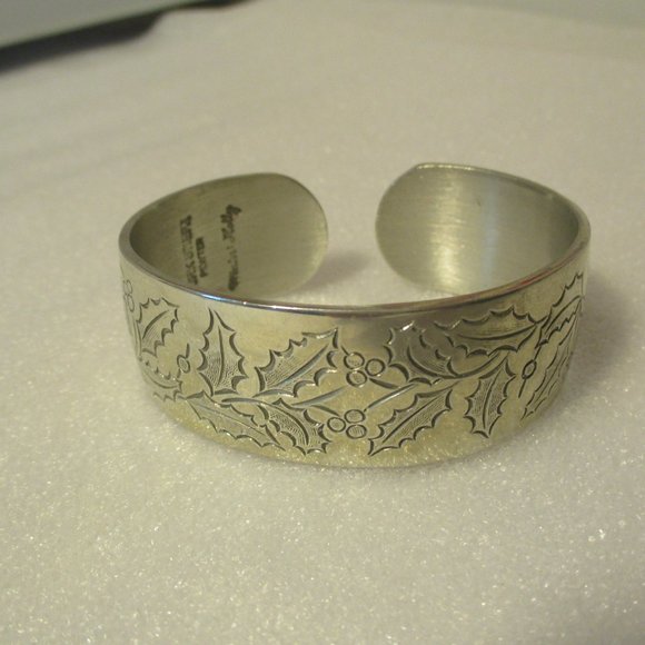 Kirk Stieff Winter Holly Wide Pewter Cuff Bracelet Bangle Original - Picture 9 of 10